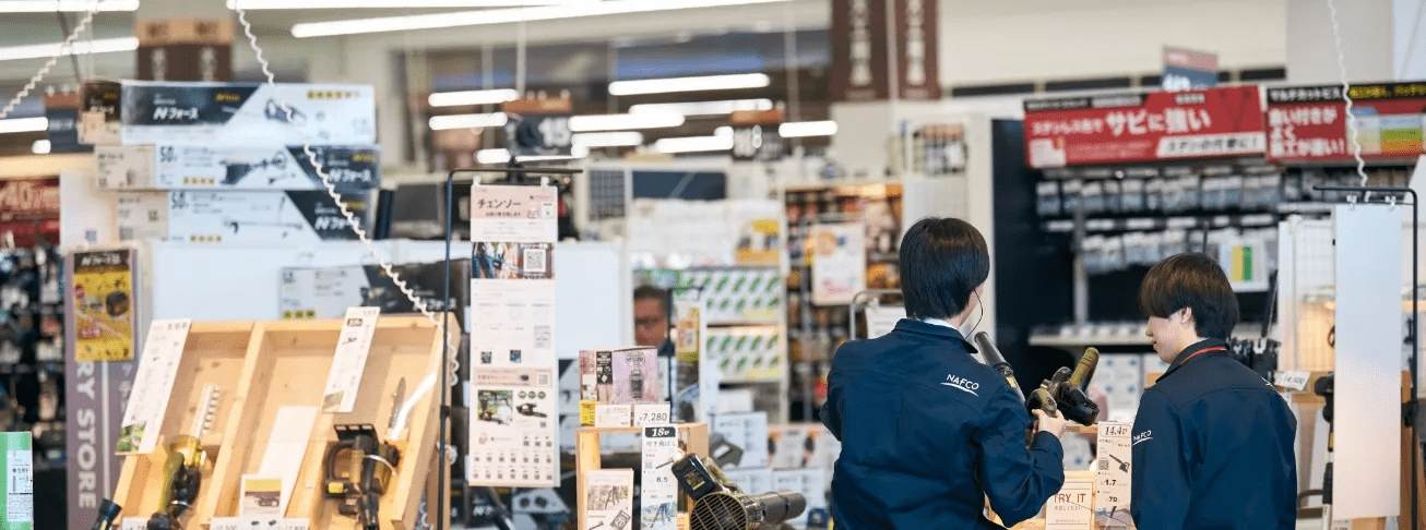 店舗で働く様子